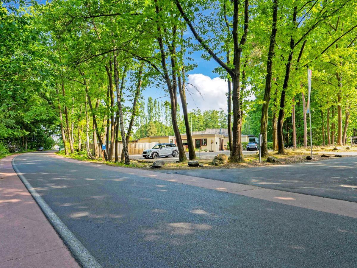 Upscale Bungalow In Lanaken With Private Garden Exteriör bild
