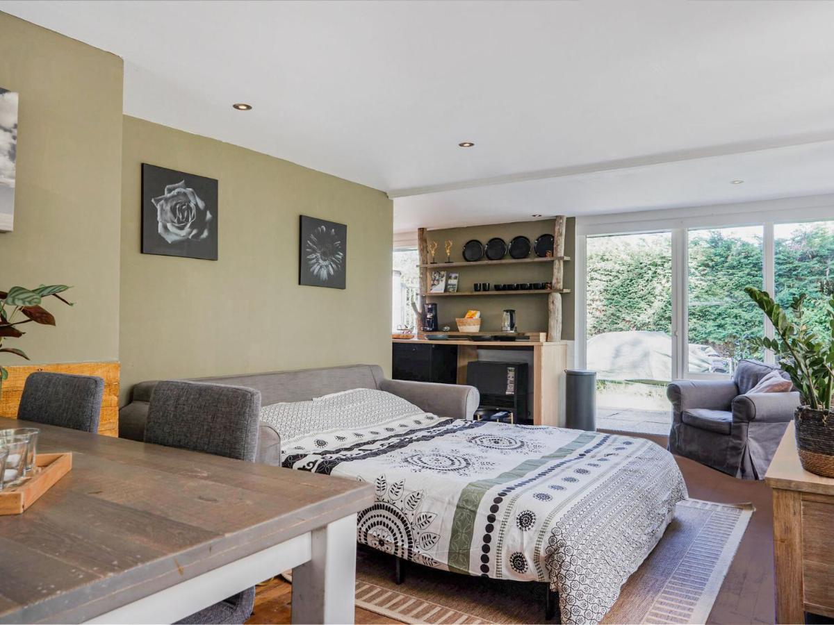 Upscale Bungalow In Lanaken With Private Garden Rum bild